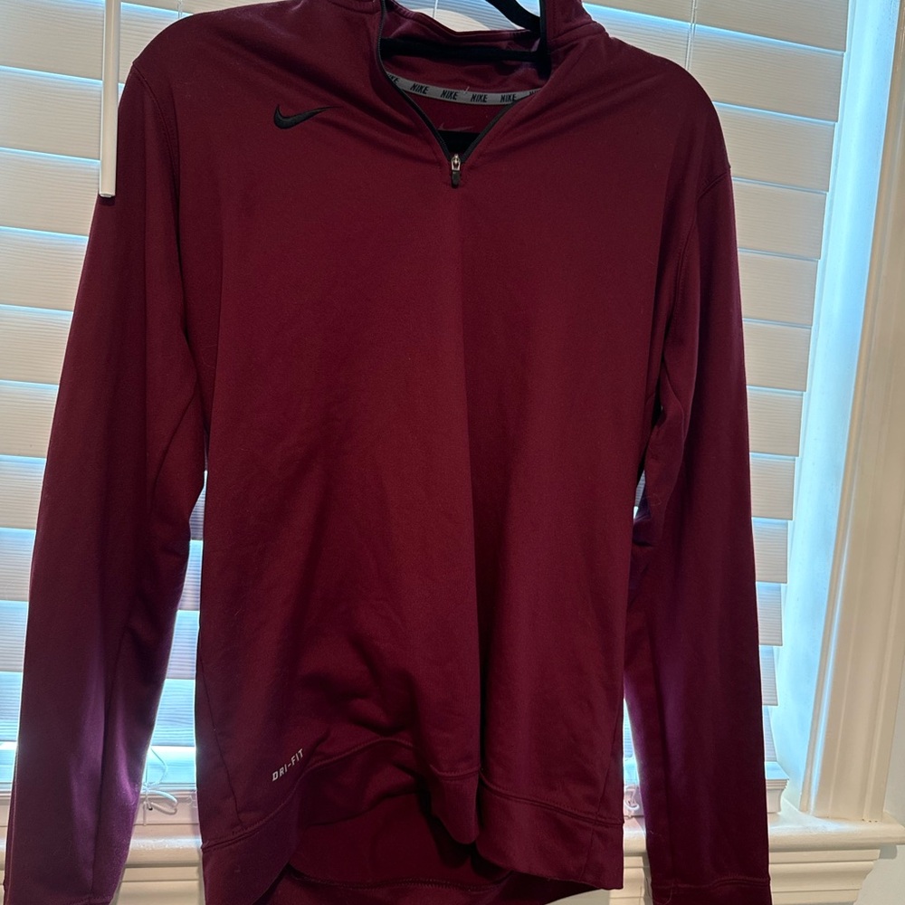 Nike Women’s Dri-FIT Burgundy Pullover in great condition!! Size medium!